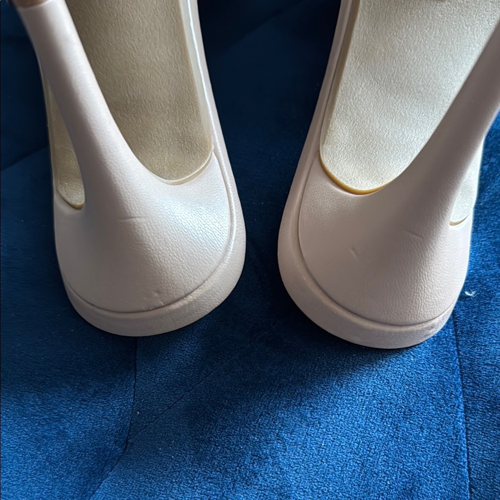 Women's Cream Slide Sandals - Picture 4 of 4